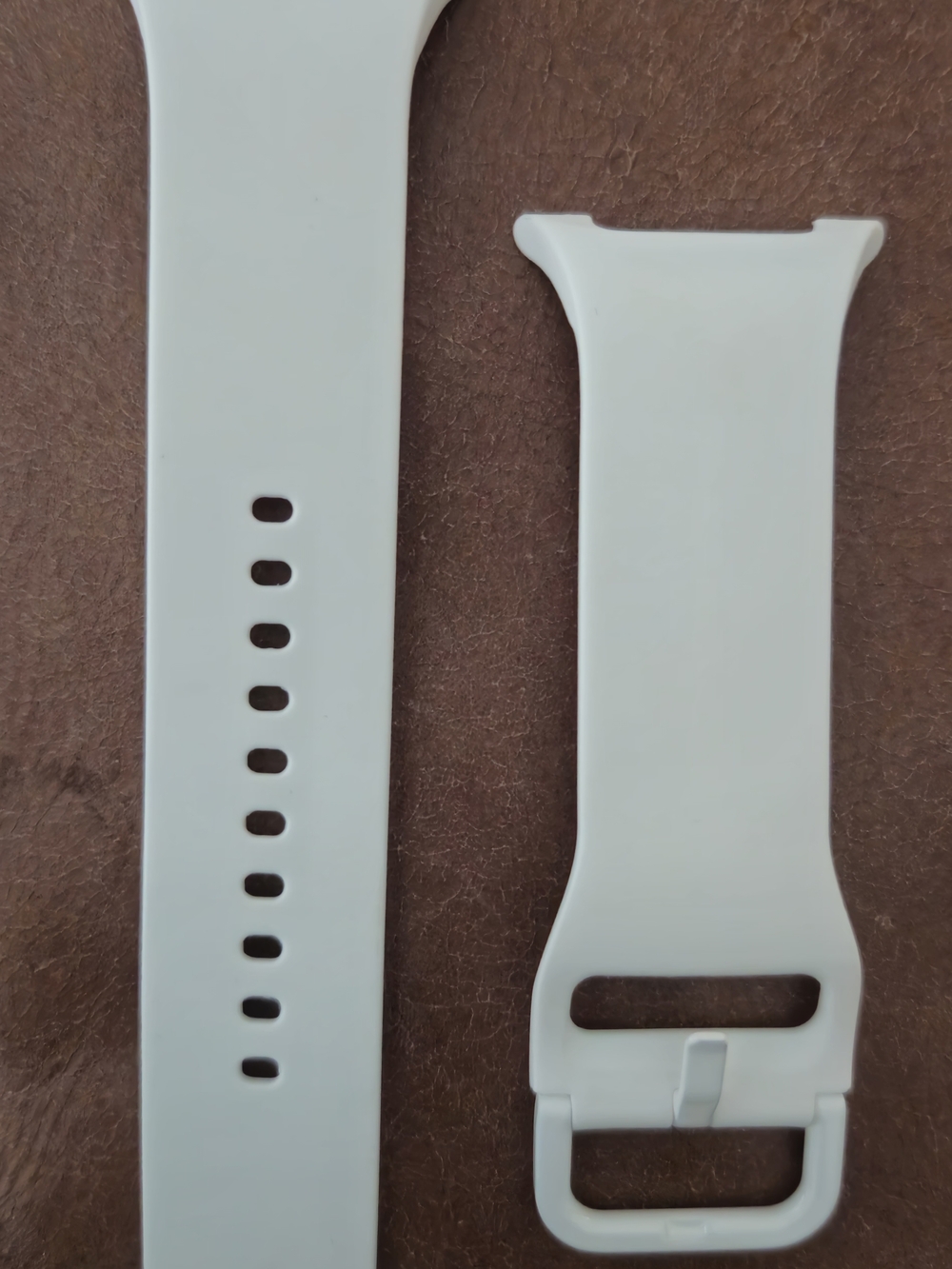 White Silicone Smartwatch Band - Compatible Wearable Accessory